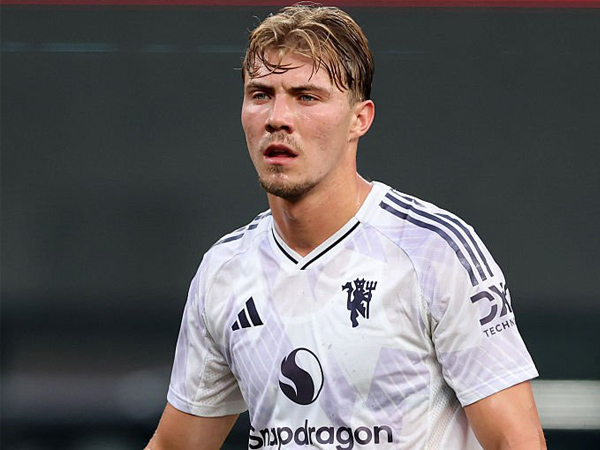 AC Milan Sepakati Transfer Rasmus Hojlund dari Manchester United
